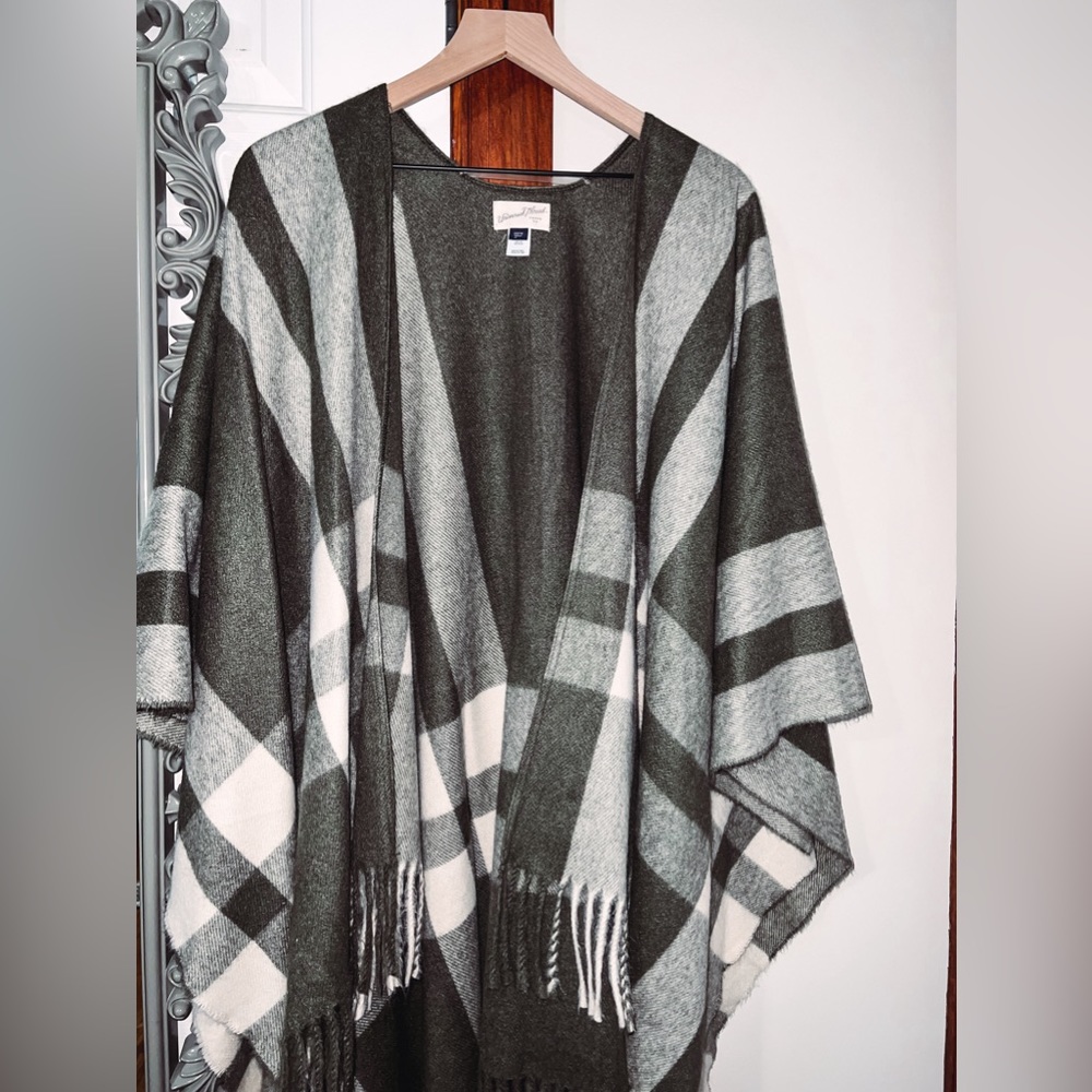 Universal Thread Plaid Poncho
